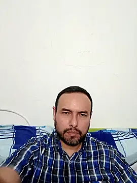 Snapshot of ElSunEagle chatting on 10-06-25, 03:48 ElSunEagle online show from 10-06-25, 03:48