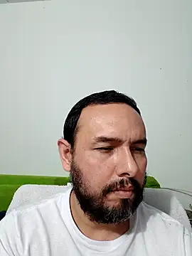 Snapshot of ElSunEagle chatting on 10-31-25, 03:07 ElSunEagle online show from 10-31-25, 03:07