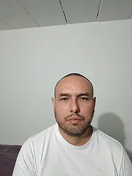 Snapshot of ElSunEagle chatting on 11-12-25, 04:13 ElSunEagle online show from 11-12-25, 04:13