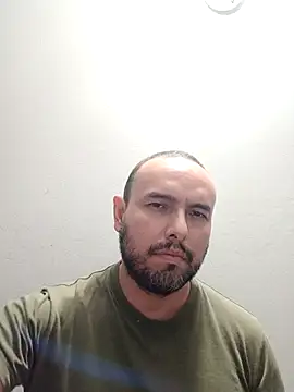 Snapshot of ElSunEagle chatting on 11-28-25, 04:04 ElSunEagle online show from 11-28-25, 04:04