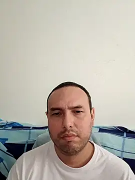 Snapshot of ElSunEagle chatting on 12-17-25, 03:07 ElSunEagle online show from 12-17-25, 03:07