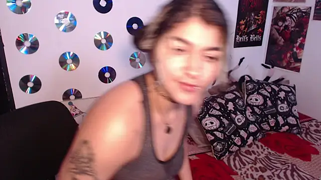 Snapshot of abril666 chatting on 10-11-25, 01:42 abril666 online show from 10-11-25, 01:42