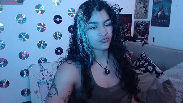 Snapshot of abril666 chatting on 10-20-25, 03:34 abril666 online show from 10-20-25, 03:34