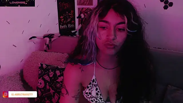 Snapshot of abril666 chatting on 10-24-25, 03:19 abril666 online show from 10-24-25, 03:19