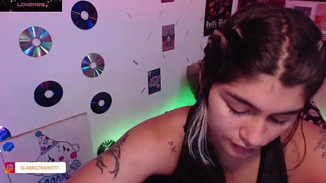 Snapshot of abril666 chatting on 11-21-25, 05:44 abril666 online show from 11-21-25, 05:44