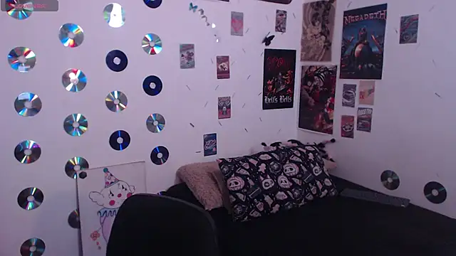 Snapshot of abril666 chatting on 12-15-25, 02:43 abril666 online show from 12-15-25, 02:43