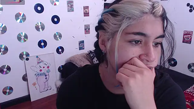 Snapshot of abril666 chatting on 12-16-25, 03:17 abril666 online show from 12-16-25, 03:17