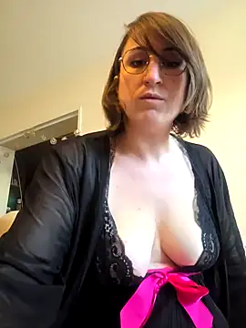 Snapshot of minierose chatting on 03-18-25, 07:08 minierose online show from 03-18-25, 07:08