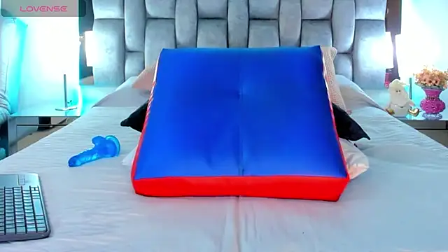 Snapshot of Abbye_blue01 chatting on 12-04-24, 01:47 Abbye blue01 online show from 12-04-24, 01:47