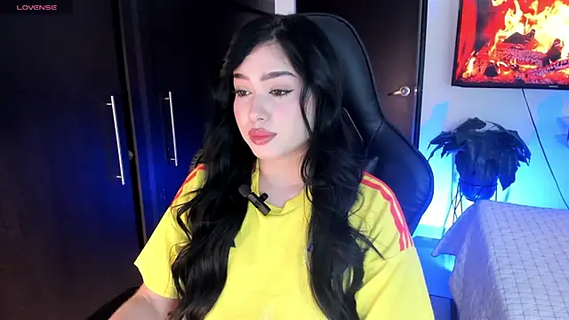 Snapshot of Abbye_blue01 chatting on 06-18-26, 10:36 Abbye blue01 online show from 06-18-26, 10:36