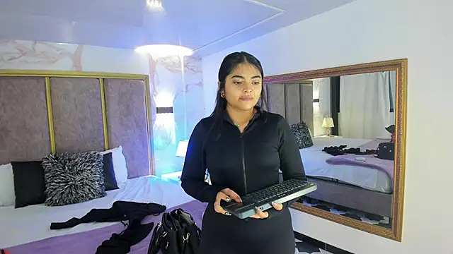 Snapshot of GiselOrtiz chatting on 10-17-25, 10:29 GiselOrtiz online show from 10-17-25, 10:29