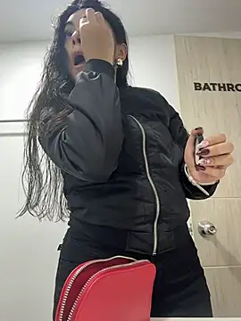 Snapshot of GiselOrtiz chatting on 11-06-25, 10:27 GiselOrtiz online show from 11-06-25, 10:27