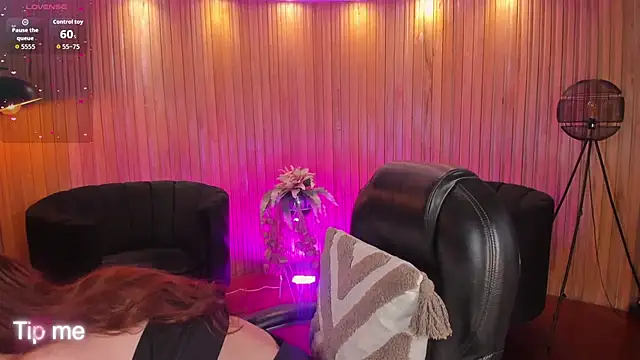 Snapshot of CorinneRusso chatting on 12-15-25, 05:44 CorinneRusso online show from 12-15-25, 05:44