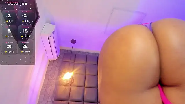 Snapshot of megan_woll chatting on 02-06-25, 11:15 megan woll online show from 02-06-25, 11:15