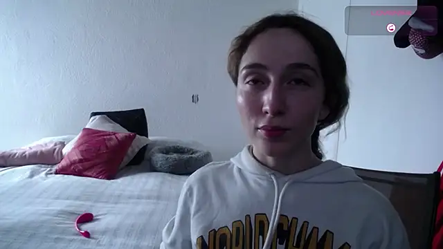 Snapshot of _Lalaa chatting on 06-04-26, 04:57 Lalaa online show from 06-04-26, 04:57