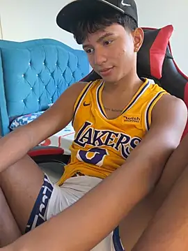 Leonarrrd 01 online show from 12-18-25, 09:54