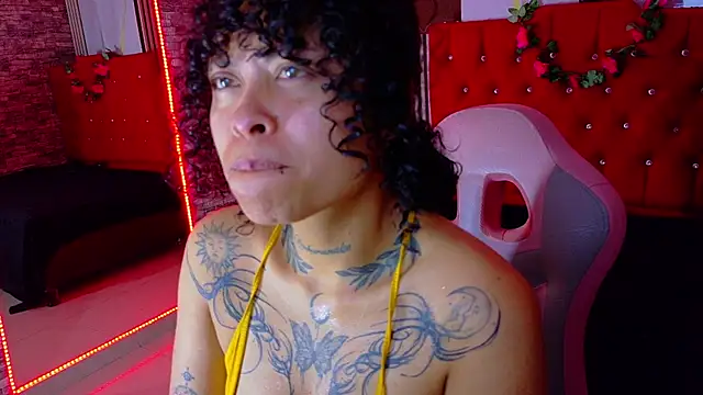 miahernadez303av online show from 01-11-26, 04:28