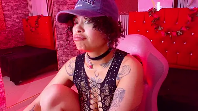 miahernadez303av online show from 02-12-26, 04:18