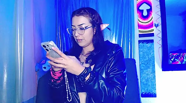 Snapshot of Alice_Phantom_x chatting on 03-22-25, 02:48 Alice Phantom x online show from 03-22-25, 02:48