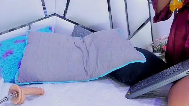  aurora18  online show from 03-13-25, 09:21