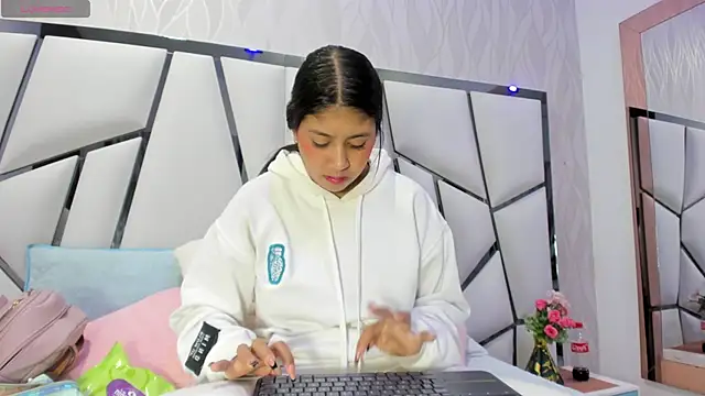  aurora18  online show from 09-10-25, 03:06