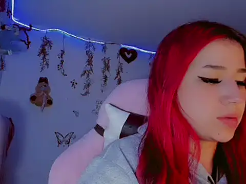 Snapshot of madisonx17 chatting on 01-25-25, 02:37 madisonx17 online show from 01-25-25, 02:37