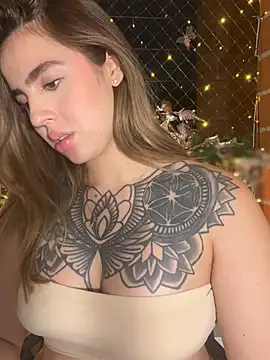 Snapshot of ValerieHilton chatting on 12-26-24, 11:24 ValerieHilton online show from 12-26-24, 11:24