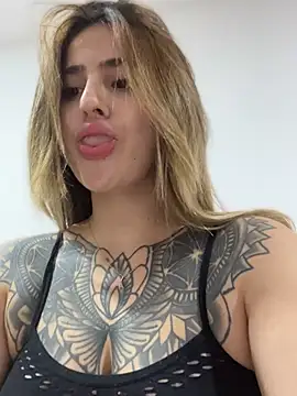 Snapshot of ValerieHilton chatting on 12-31-24, 12:43 ValerieHilton online show from 12-31-24, 12:43