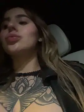 Snapshot of ValerieHilton chatting on 01-03-25, 04:55 ValerieHilton online show from 01-03-25, 04:55