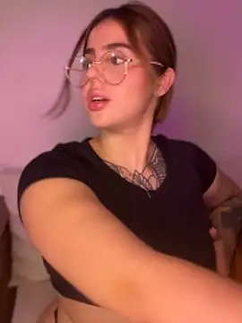 Snapshot of ValerieHilton chatting on 01-07-25, 02:53 ValerieHilton online show from 01-07-25, 02:53