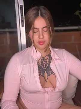 Snapshot of ValerieHilton chatting on 01-23-25, 01:19 ValerieHilton online show from 01-23-25, 01:19