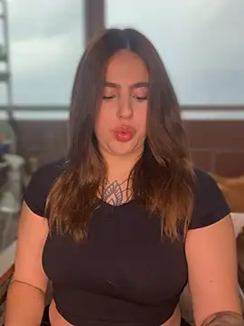 Snapshot of ValerieHilton chatting on 02-04-25, 10:13 ValerieHilton online show from 02-04-25, 10:13