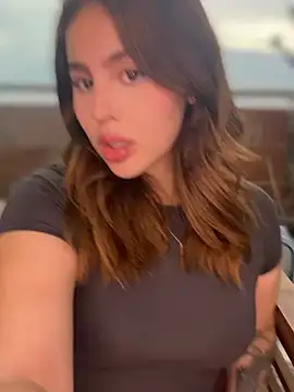 Snapshot of ValerieHilton chatting on 02-07-25, 09:58 ValerieHilton online show from 02-07-25, 09:58