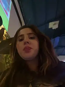 Snapshot of ValerieHilton chatting on 03-18-25, 01:43 ValerieHilton online show from 03-18-25, 01:43