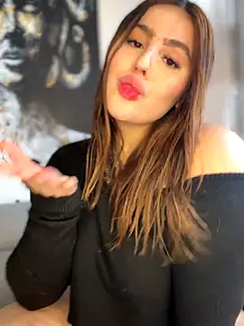 Snapshot of ValerieHilton chatting on 10-19-25, 07:03 ValerieHilton online show from 10-19-25, 07:03