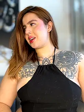 Snapshot of ValerieHilton chatting on 10-20-25, 09:26 ValerieHilton online show from 10-20-25, 09:26