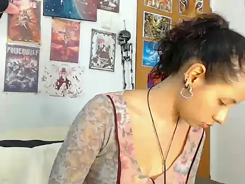 Snapshot of kiaraleono1302 chatting on 12-16-25, 01:21 kiaraleono1302 online show from 12-16-25, 01:21