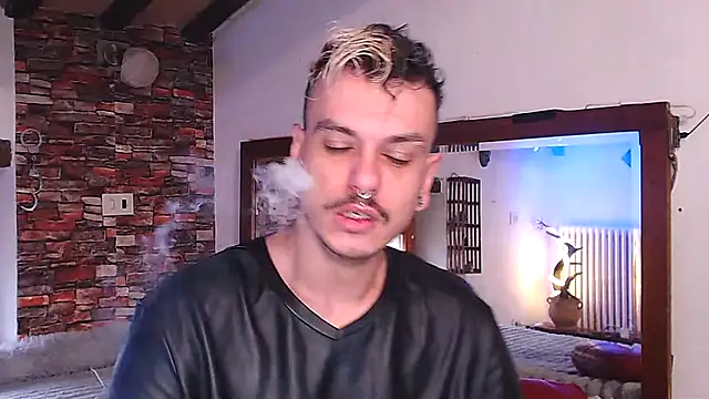 Snapshot of cek_186 chatting on 03-21-25, 09:45 cek 186 online show from 03-21-25, 09:45