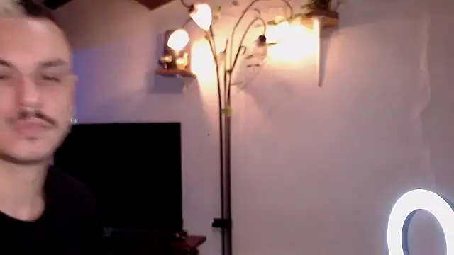 Snapshot of cek_186 chatting on 10-13-25, 06:02 cek 186 online show from 10-13-25, 06:02