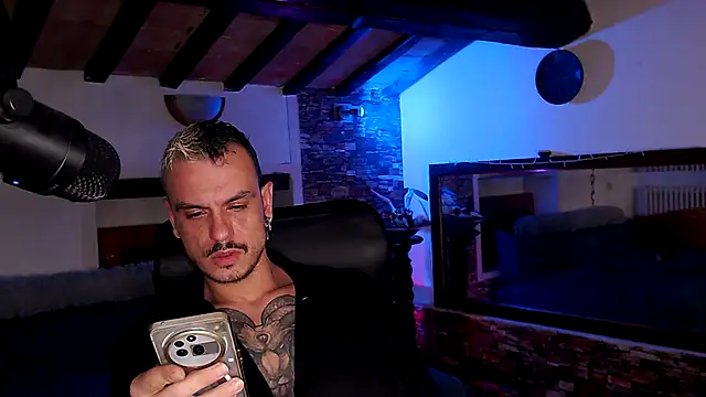 Snapshot of cek_186 chatting on 10-25-25, 08:03 cek 186 online show from 10-25-25, 08:03