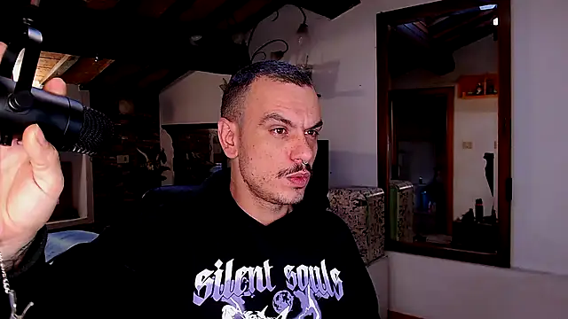 Snapshot of cek_186 chatting on 11-17-25, 08:42 cek 186 online show from 11-17-25, 08:42