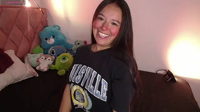 Snapshot of Lexie_Thompson10 chatting on 01-19-26, 02:15 Lexie Thompson10 online show from 01-19-26, 02:15