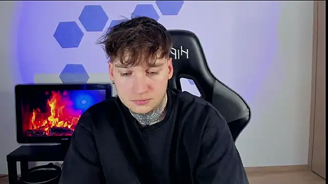 Chris Tyson online show from 03-01-25, 01:43