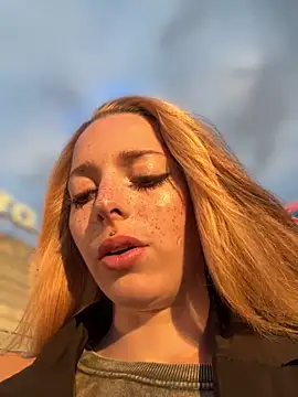 LoraaDoll online show from 09-18-25, 03:36