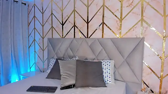 Arianabromw online show from 12-19-24, 07:07