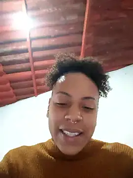Julia Pretinha online show from 06-15-26, 12:40