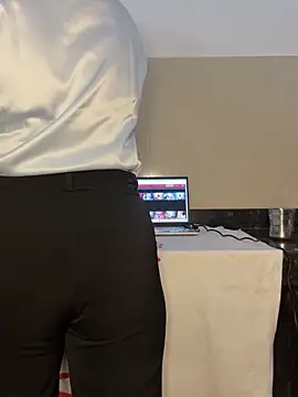 Snapshot of Miss__Malaika chatting on 12-21-24, 06:52 Miss Malaika online show from 12-21-24, 06:52