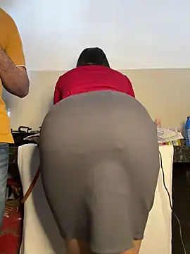 Snapshot of Miss__Malaika chatting on 01-05-25, 05:41 Miss Malaika online show from 01-05-25, 05:41