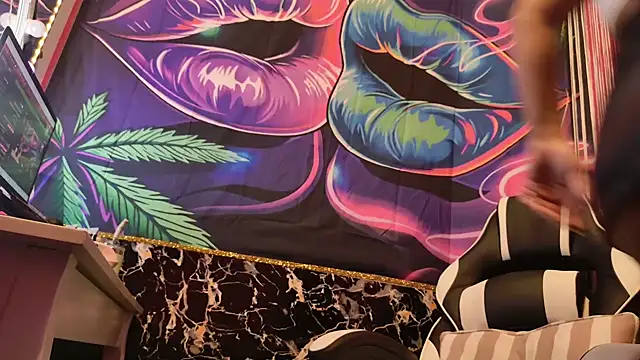 Luiza Hammer online show from 01-17-25, 02:28