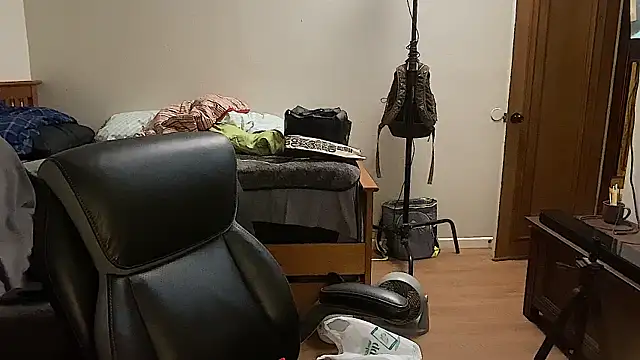 Snapshot of Seraph_De_La_Luna chatting on 12-21-24, 03:14 Seraph De La Luna online show from 12-21-24, 03:14